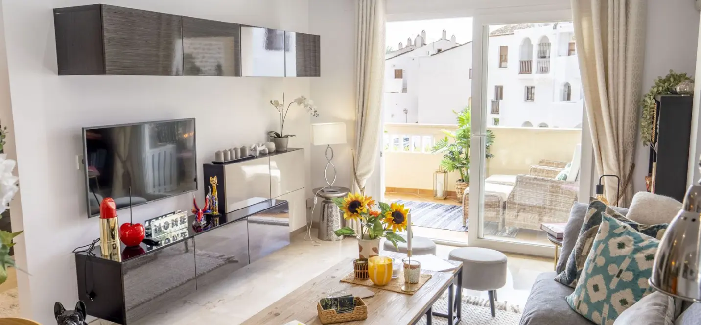 Sale of middle floor apartment in Estepona 4