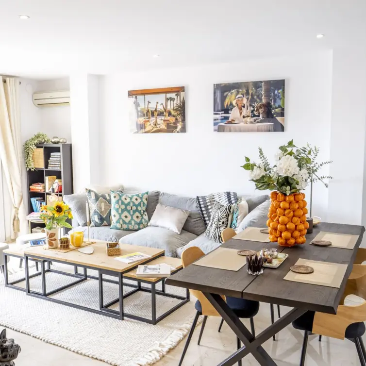 Sale of middle floor apartment in Estepona