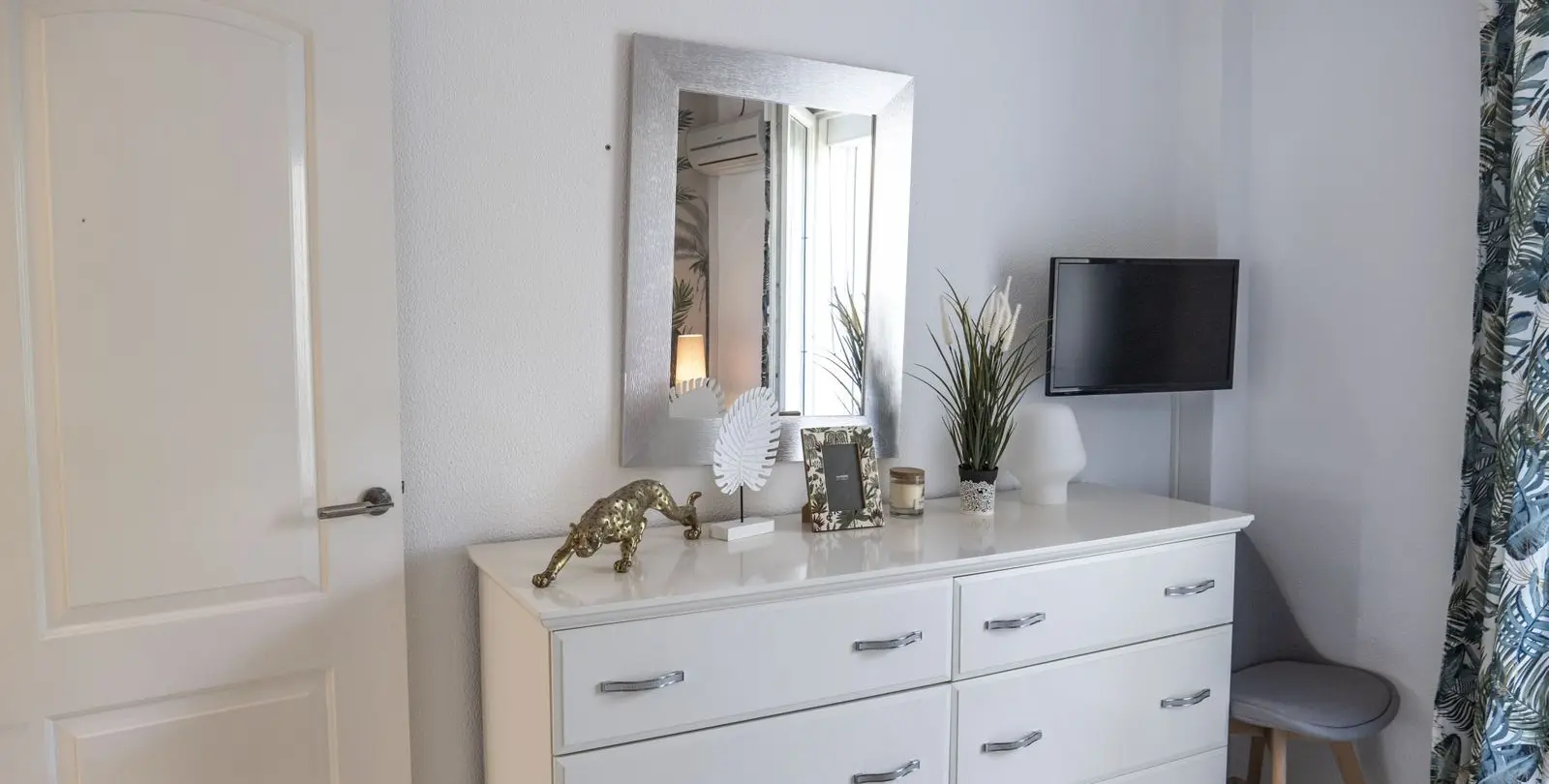 Venta de apartamento en planta media en Estepona 20