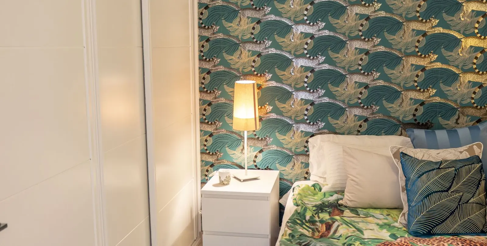 Venta de apartamento en planta media en Estepona 28