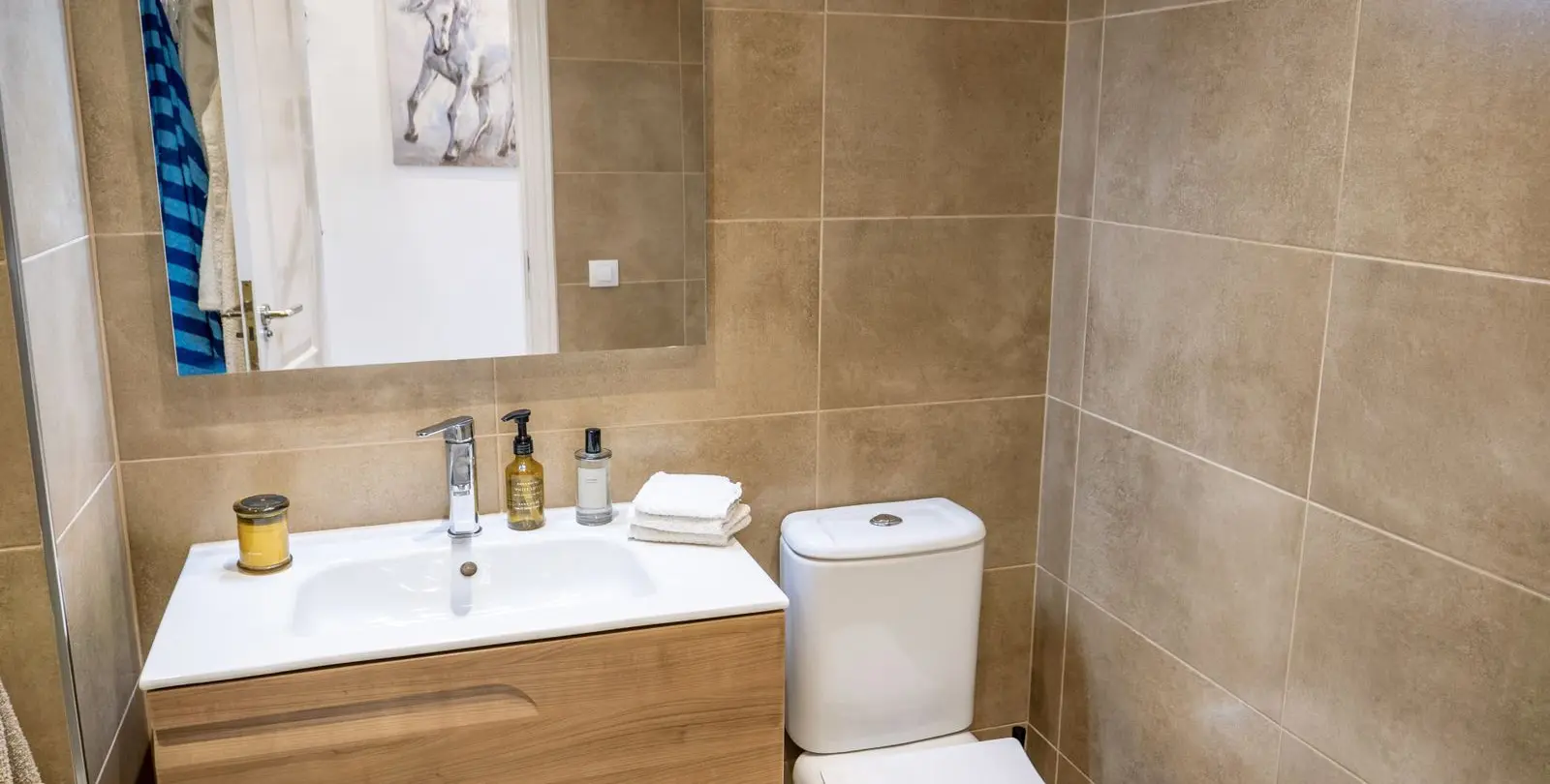 Venta de apartamento en planta media en Estepona 30