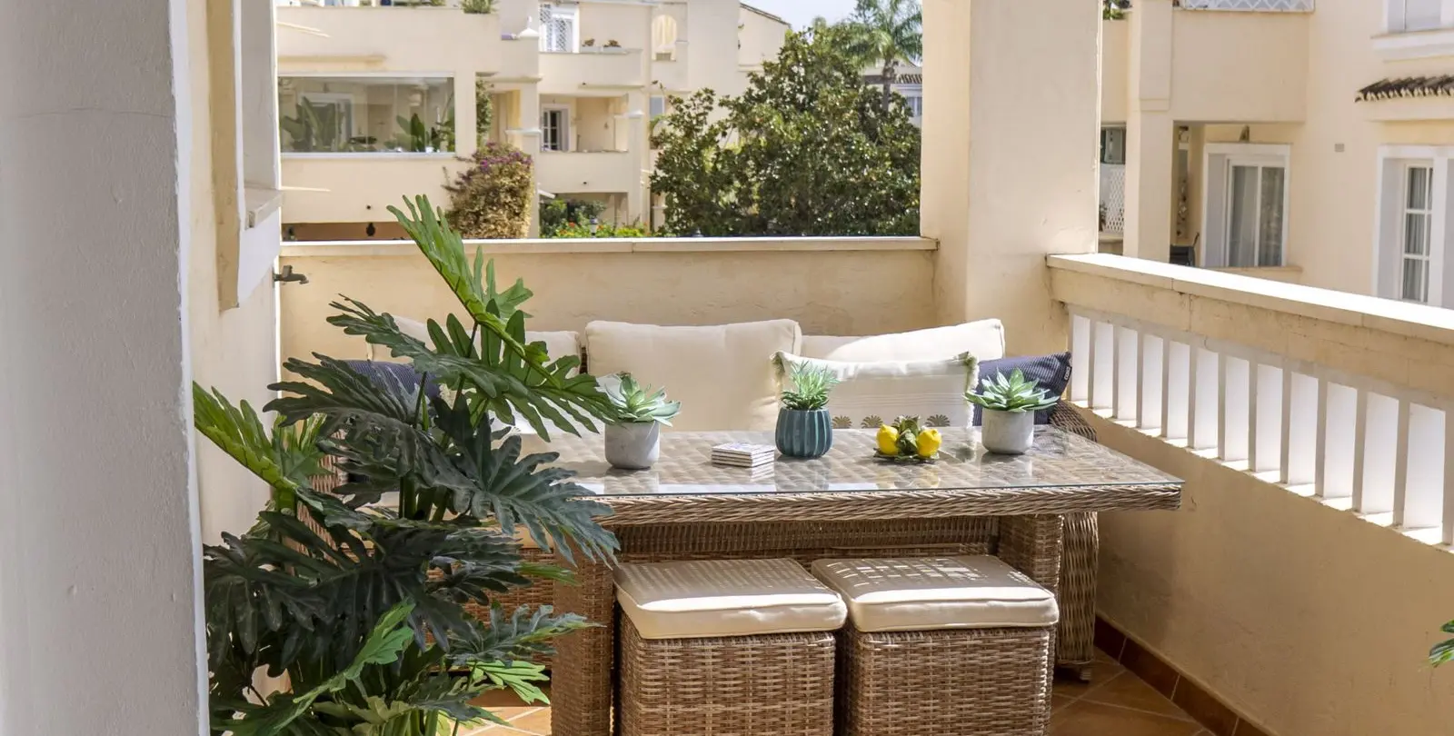 Venta de apartamento en planta media en Estepona 38