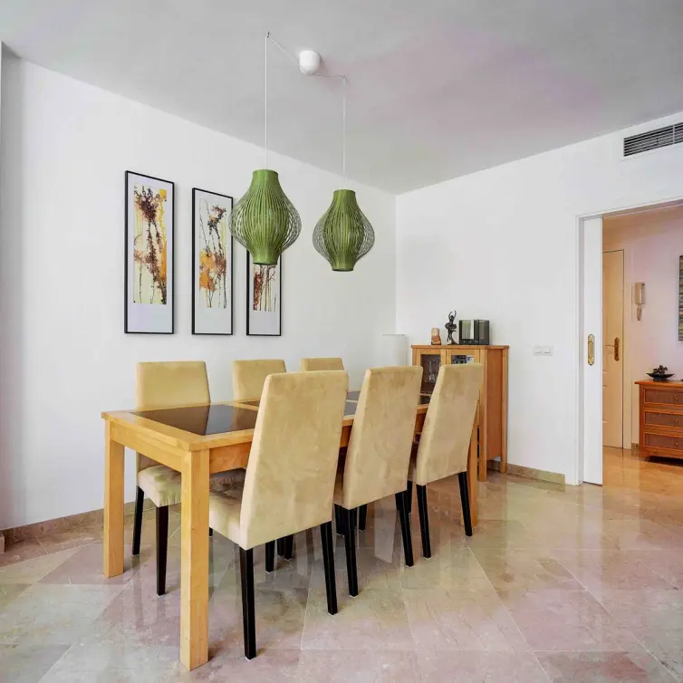 Sale of middle floor apartment in Calahonda