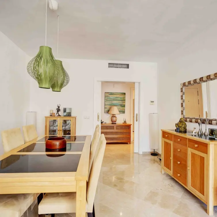 Sale of middle floor apartment in Calahonda