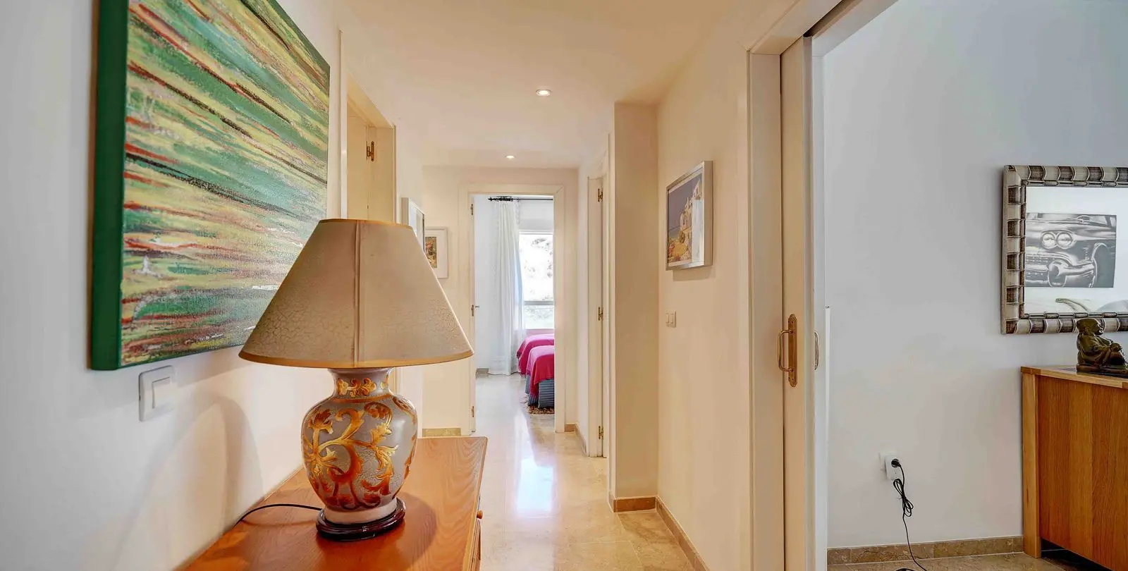 Sale of middle floor apartment in Calahonda 13