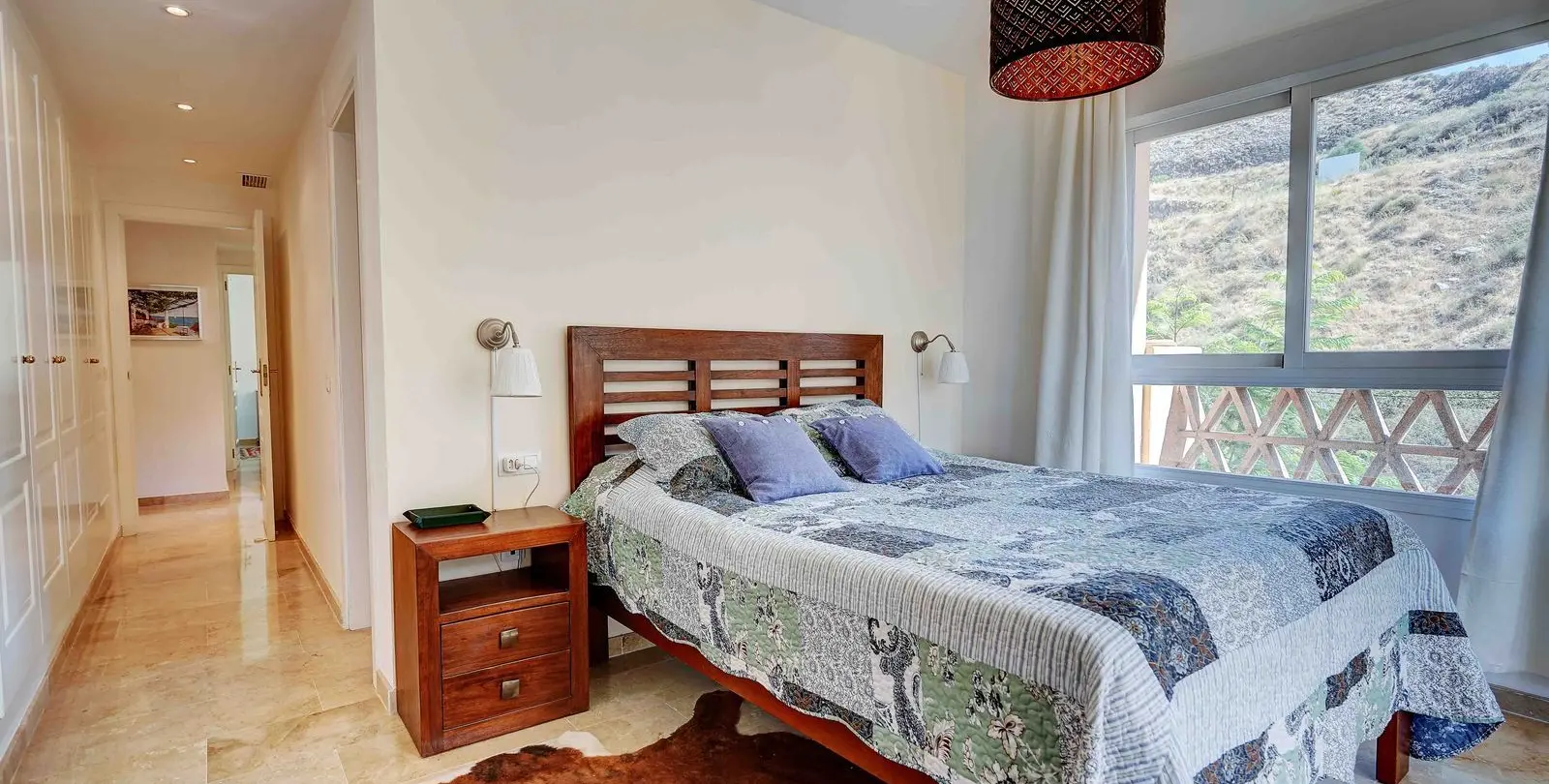 Sale of middle floor apartment in Calahonda 14