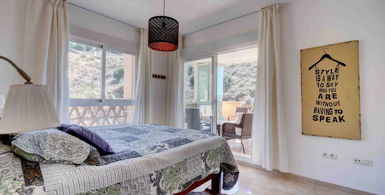 Sale of middle floor apartment in Calahonda 15