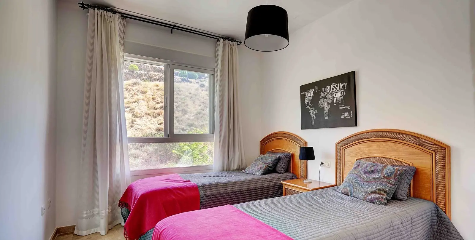 Sale of middle floor apartment in Calahonda 17