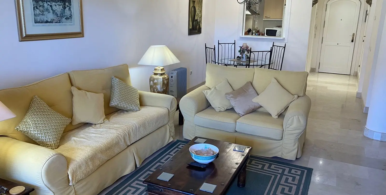 Sale of middle floor apartment in Elviria 4