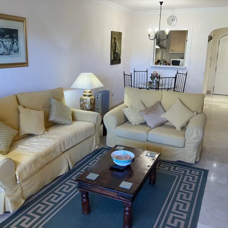 Sale of middle floor apartment in Elviria
