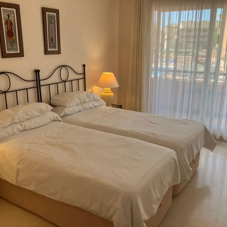 Sale of middle floor apartment in Elviria
