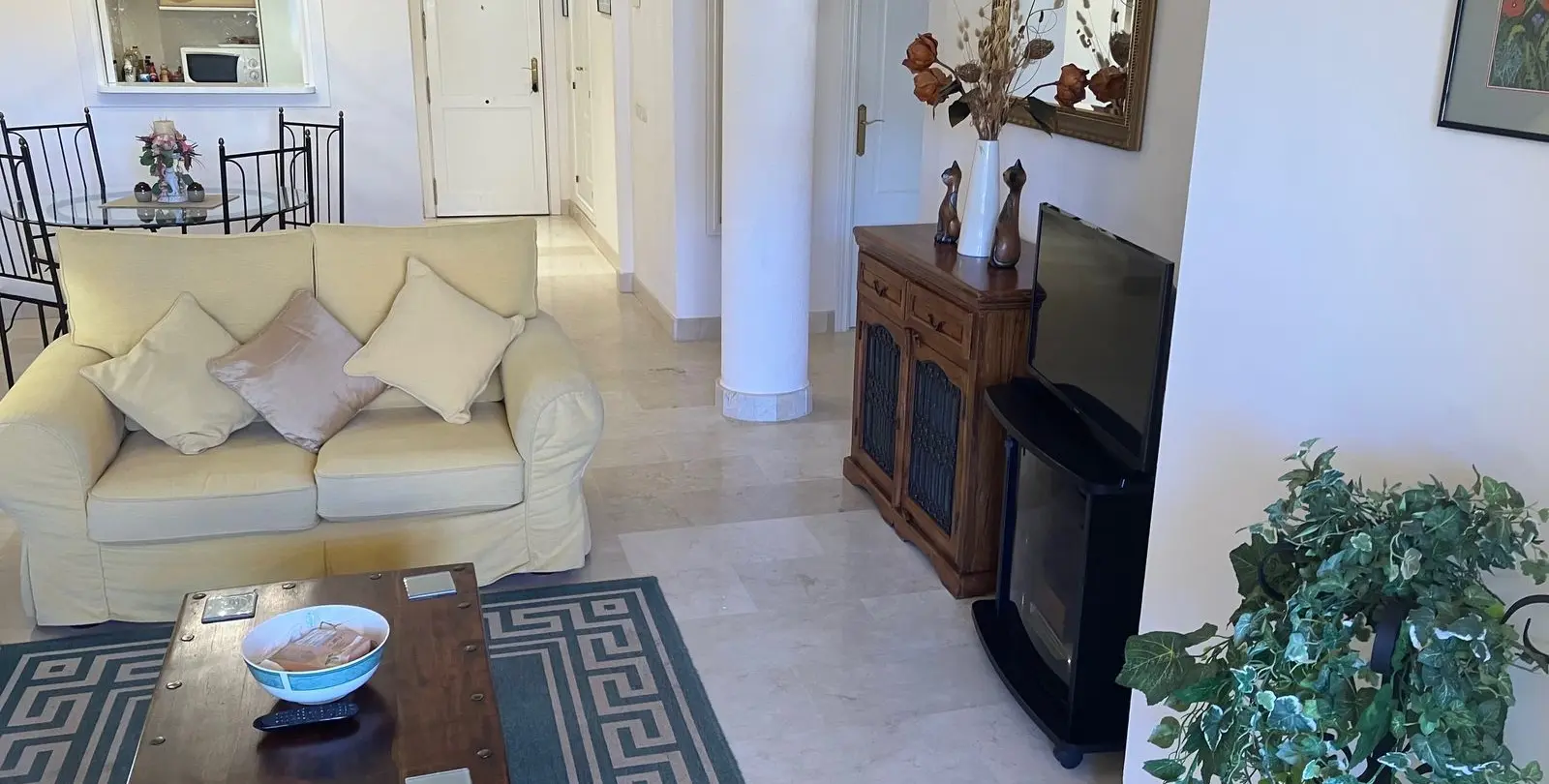 Sale of middle floor apartment in Elviria 13