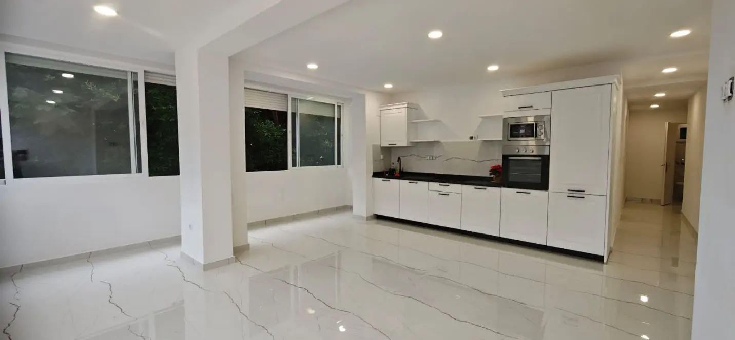 Sale of middle floor apartment in Marbella 0