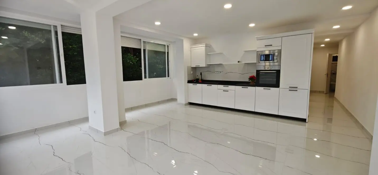 Sale of middle floor apartment in Marbella 2
