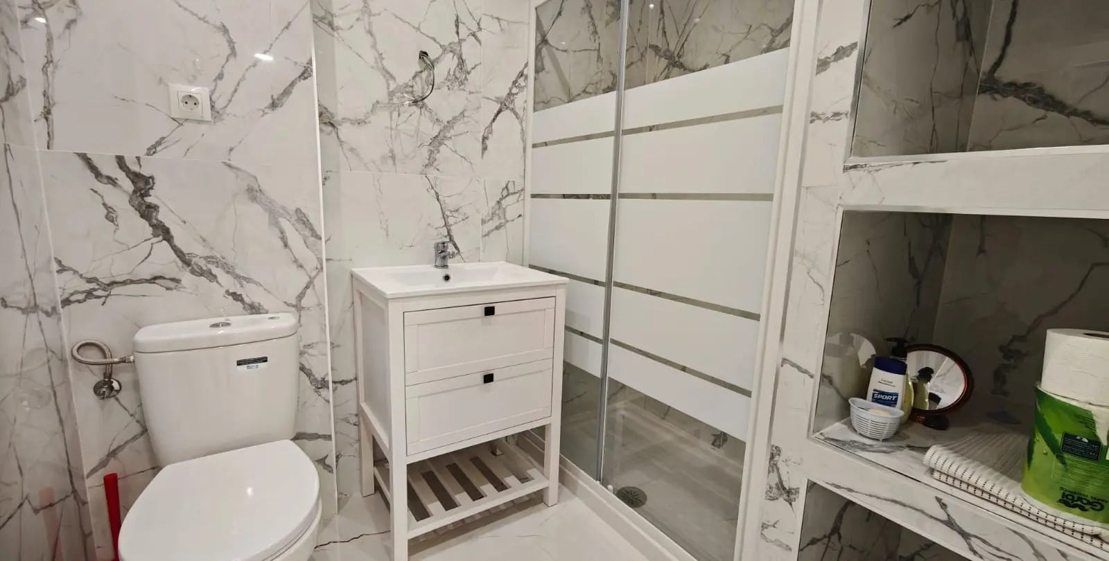 Sale of middle floor apartment in Marbella 12