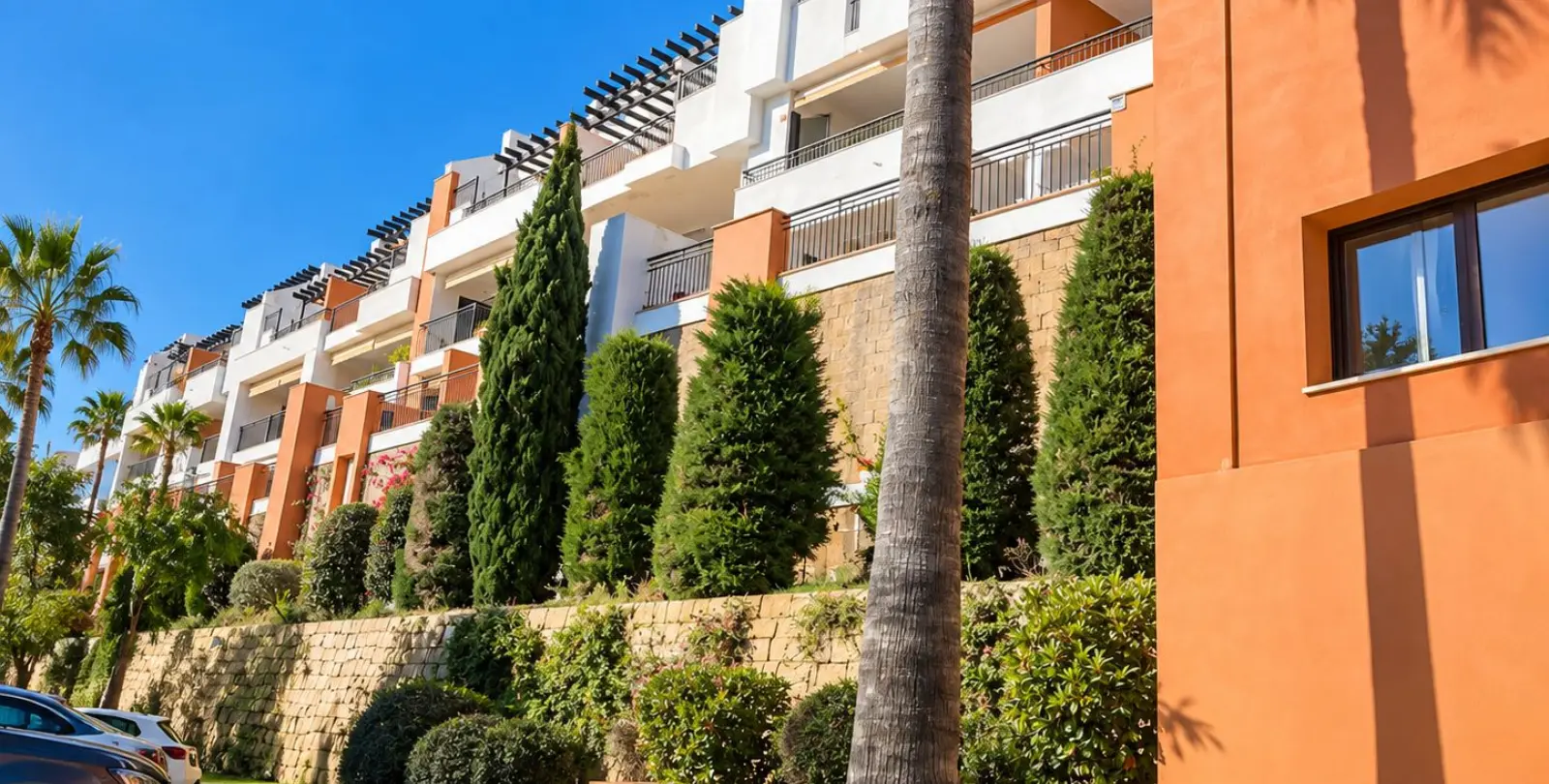 Sale of middle floor apartment in La Quinta 19