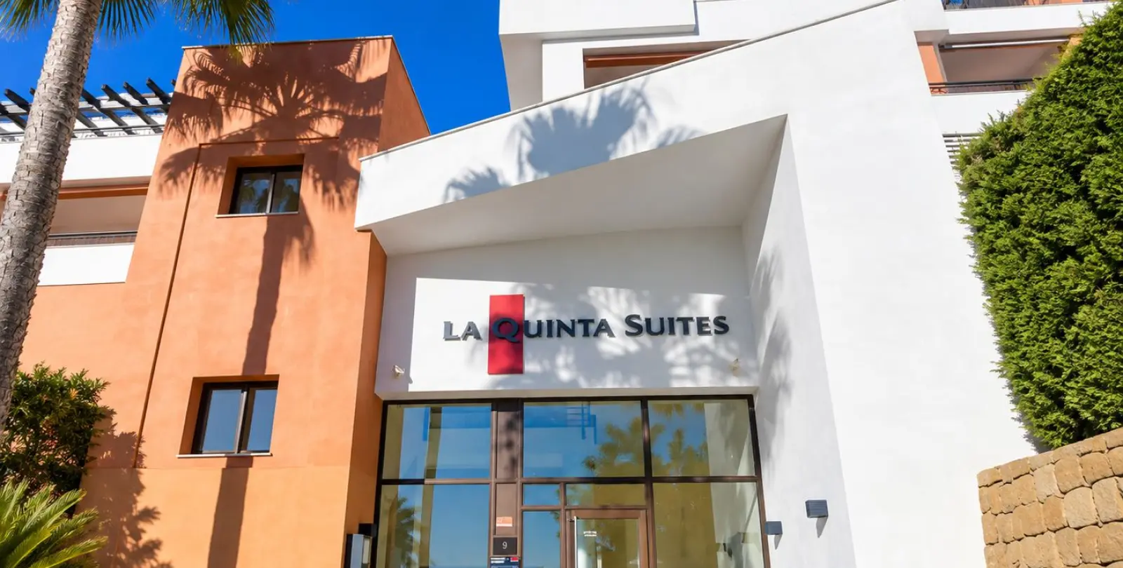 Sale of middle floor apartment in La Quinta 20