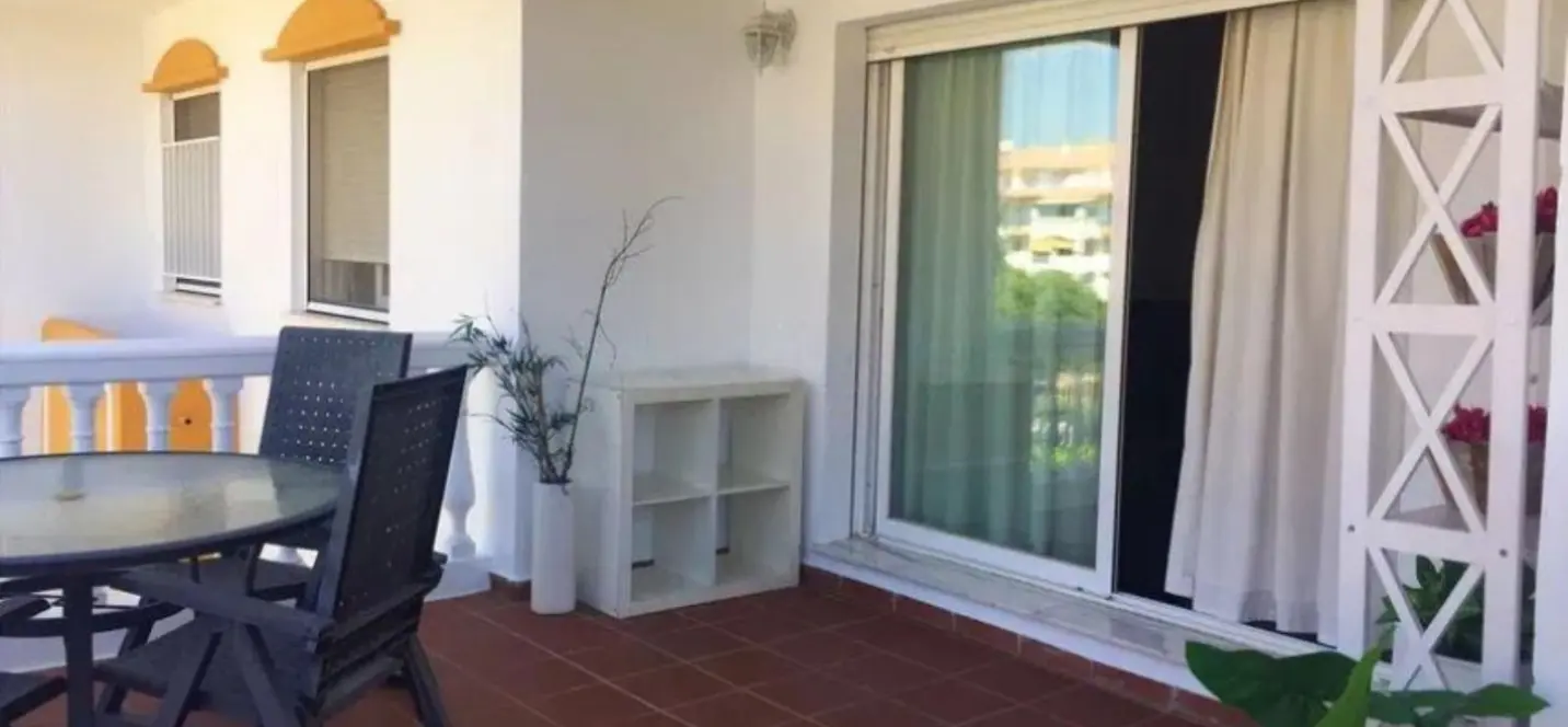 Sale of middle floor apartment in Puerto Banús 1