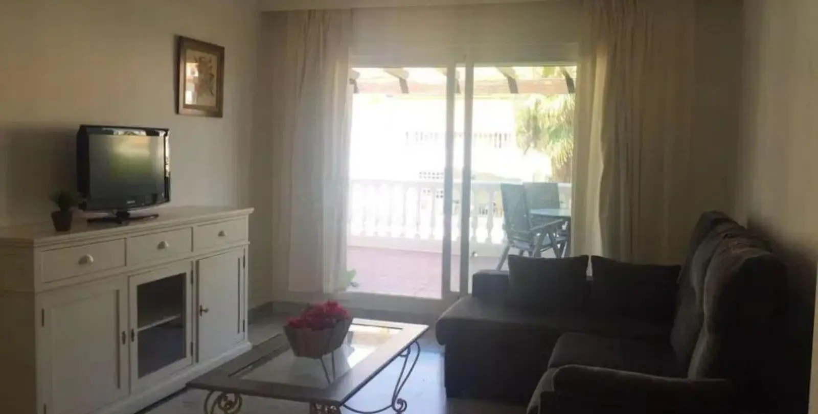 Sale of middle floor apartment in Puerto Banús 3