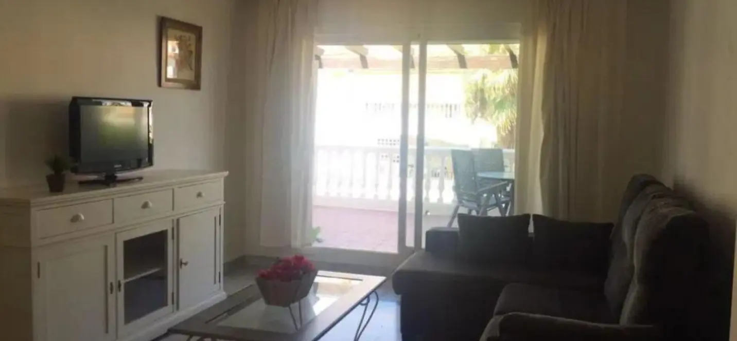 Sale of middle floor apartment in Puerto Banús 2