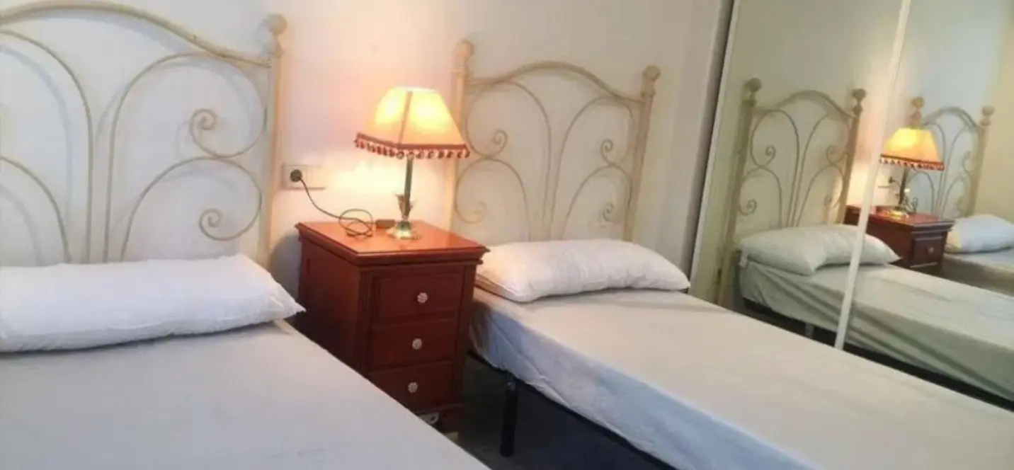 Sale of middle floor apartment in Puerto Banús 4