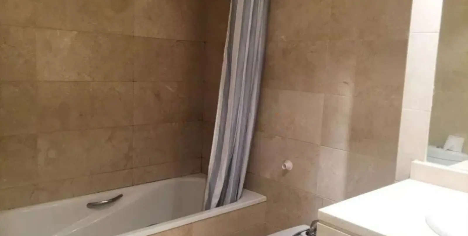 Sale of middle floor apartment in Puerto Banús 6
