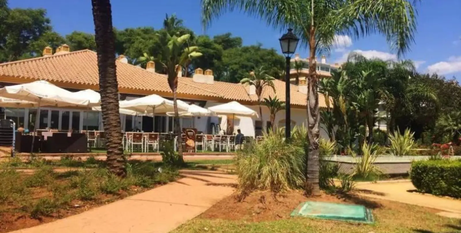 Sale of middle floor apartment in Puerto Banús 8
