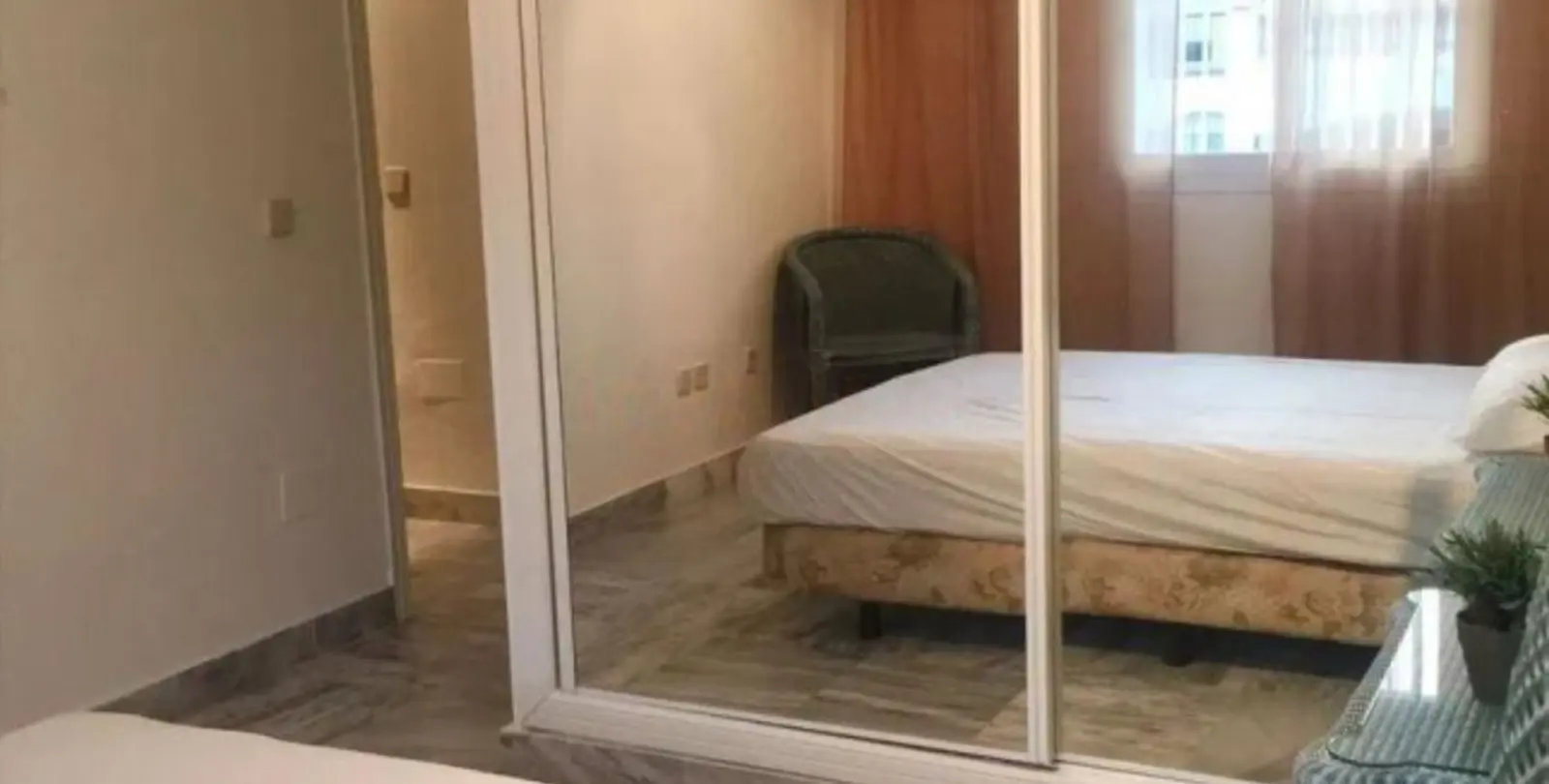 Sale of middle floor apartment in Puerto Banús 14