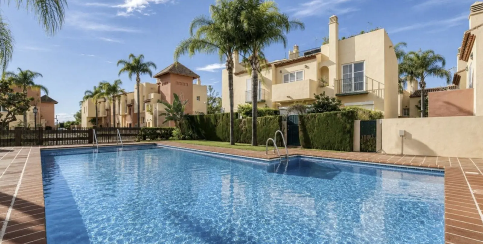 Sale of townhouse in Nueva Andalucía 2