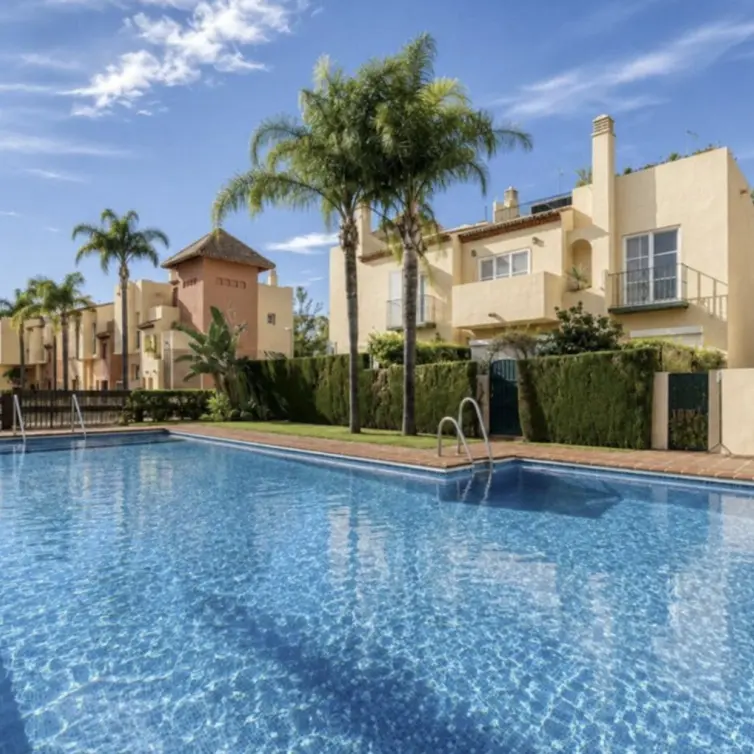 Sale of townhouse in Nueva Andalucía