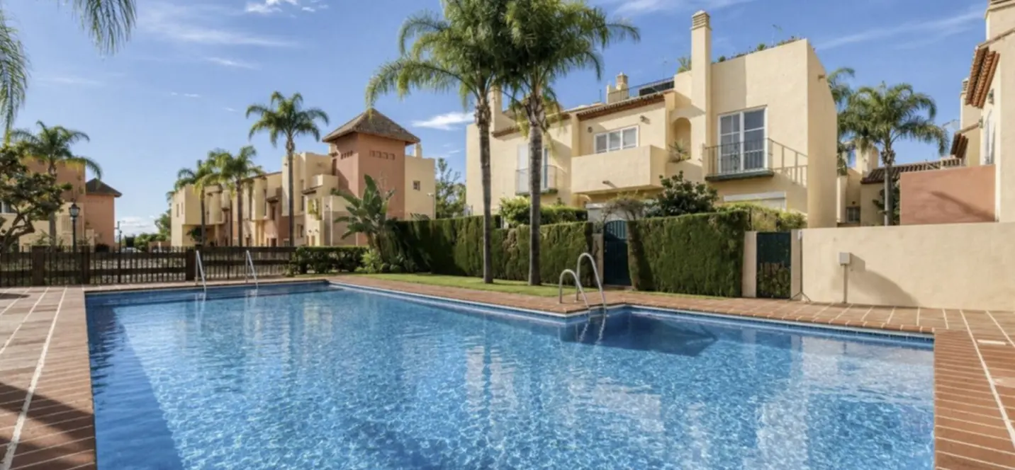 Sale of townhouse in Nueva Andalucía 1