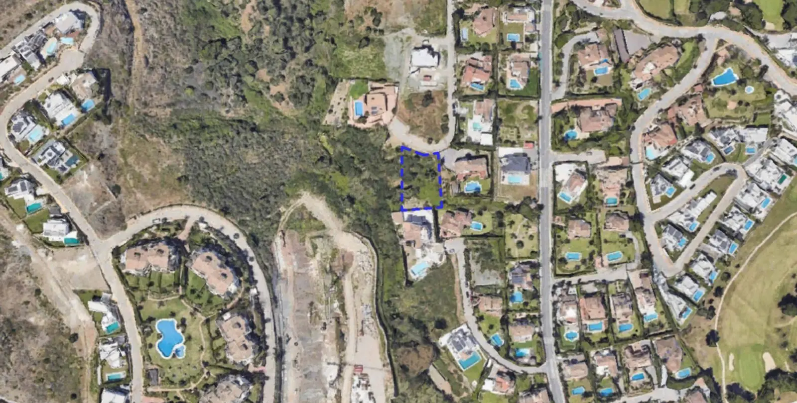 Sale of residential plot in El Paraiso 1