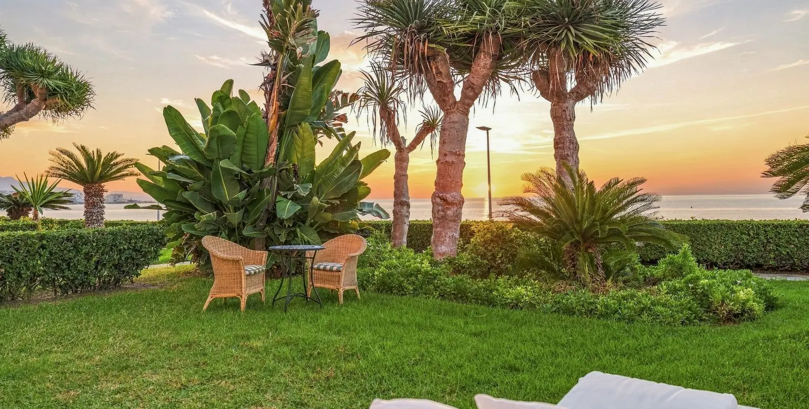 Sale of ground floor apartment in Estepona 2