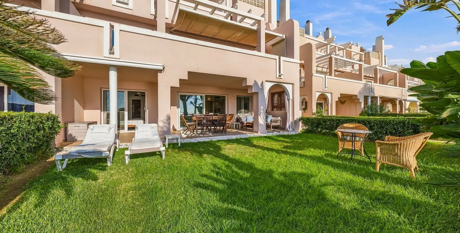 Sale of ground floor apartment in Estepona 3
