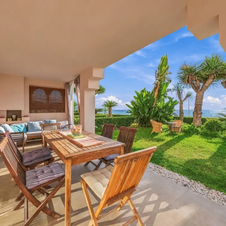 Sale of ground floor apartment in Estepona