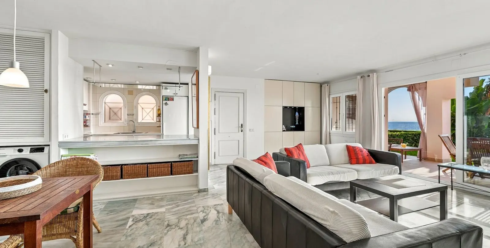 Sale of ground floor apartment in Estepona 10