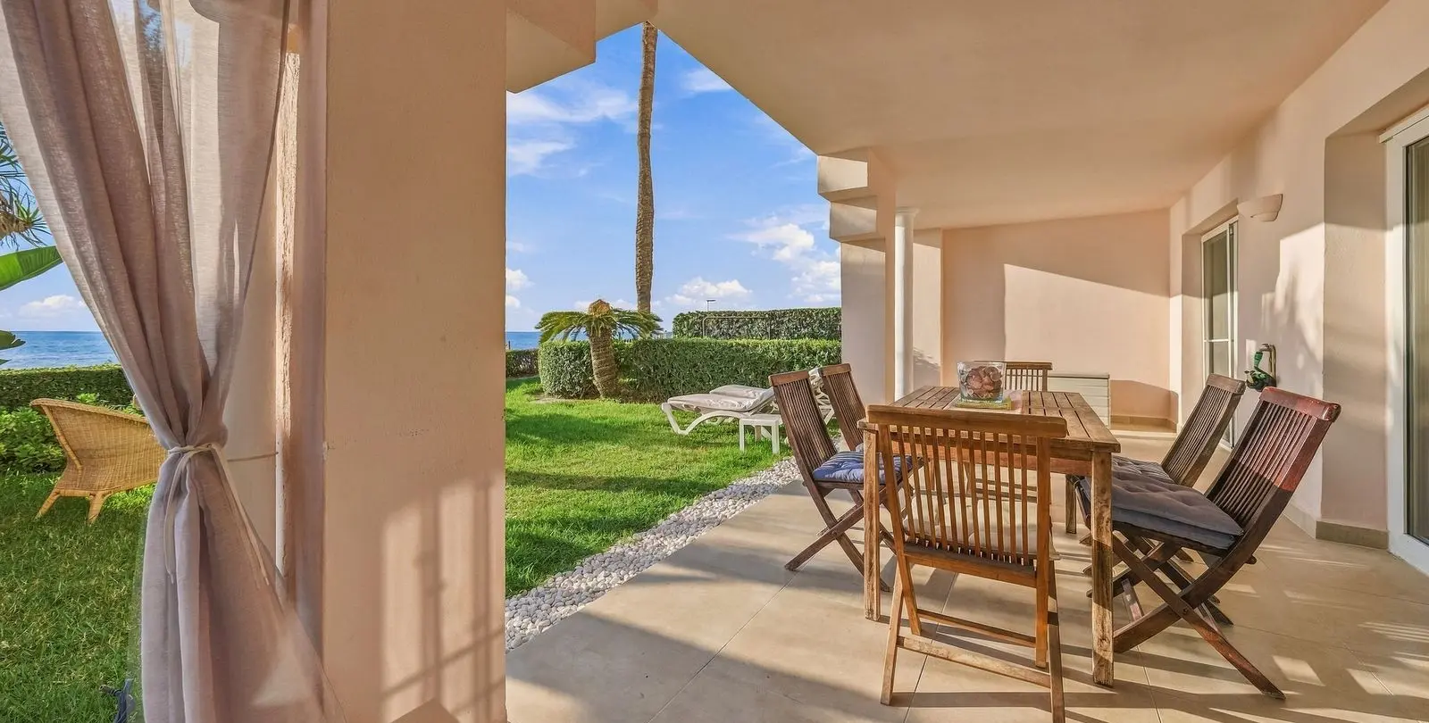 Sale of ground floor apartment in Estepona 13