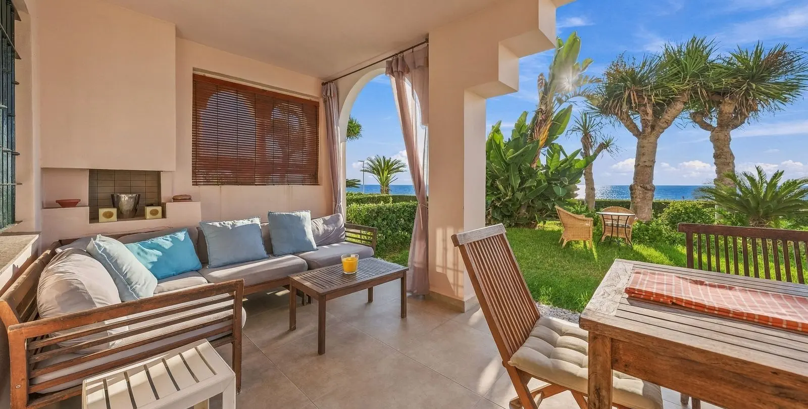 Sale of ground floor apartment in Estepona 14
