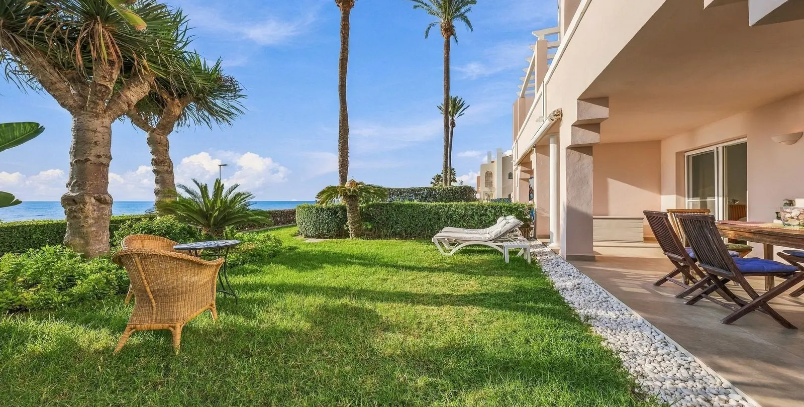 Sale of ground floor apartment in Estepona 15