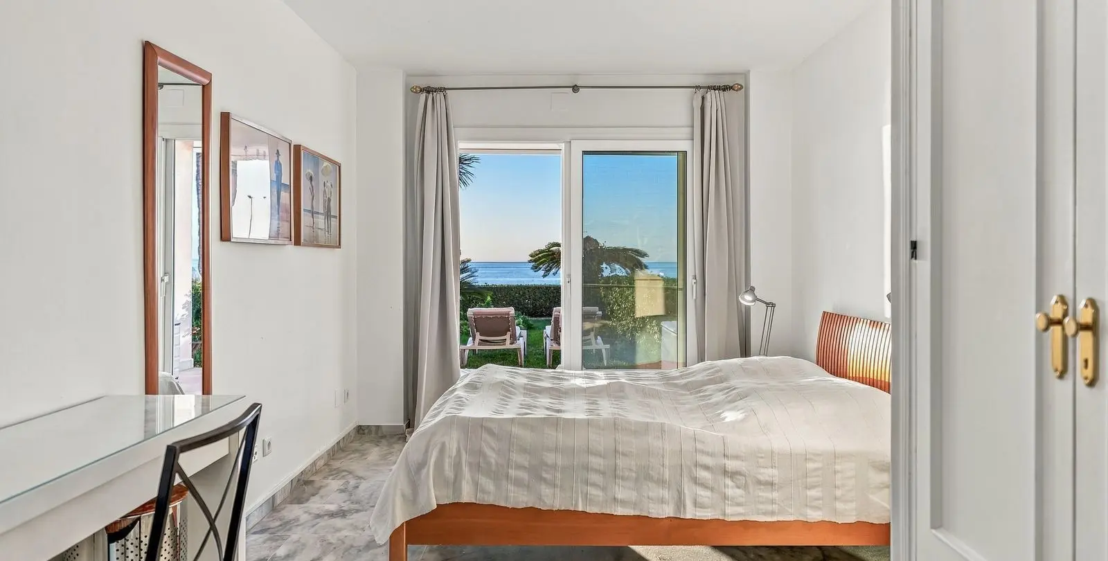 Sale of ground floor apartment in Estepona 18