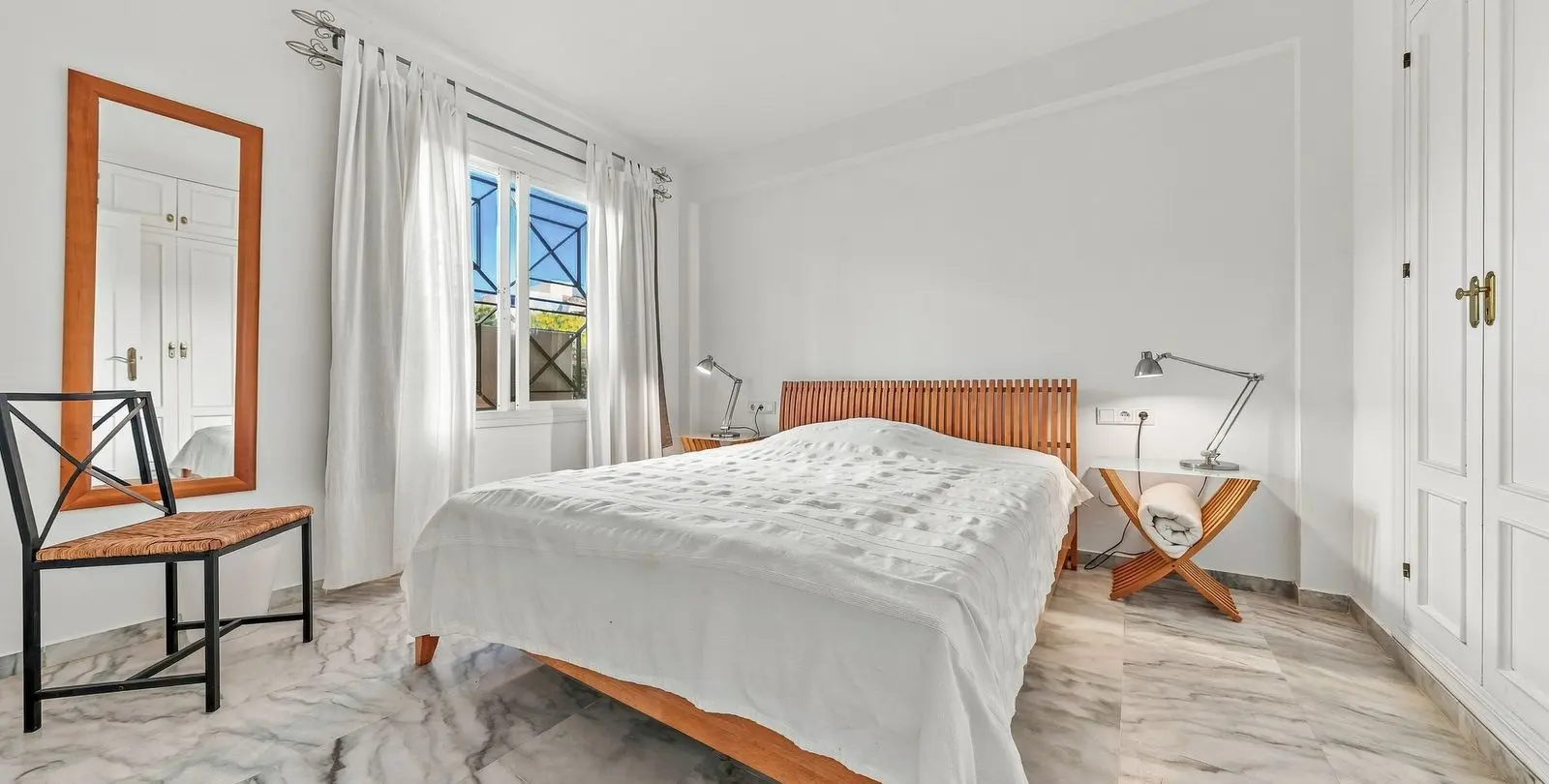 Sale of ground floor apartment in Estepona 21