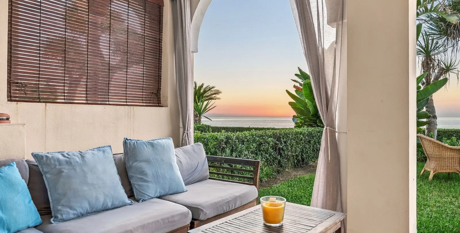 Sale of ground floor apartment in Estepona 26