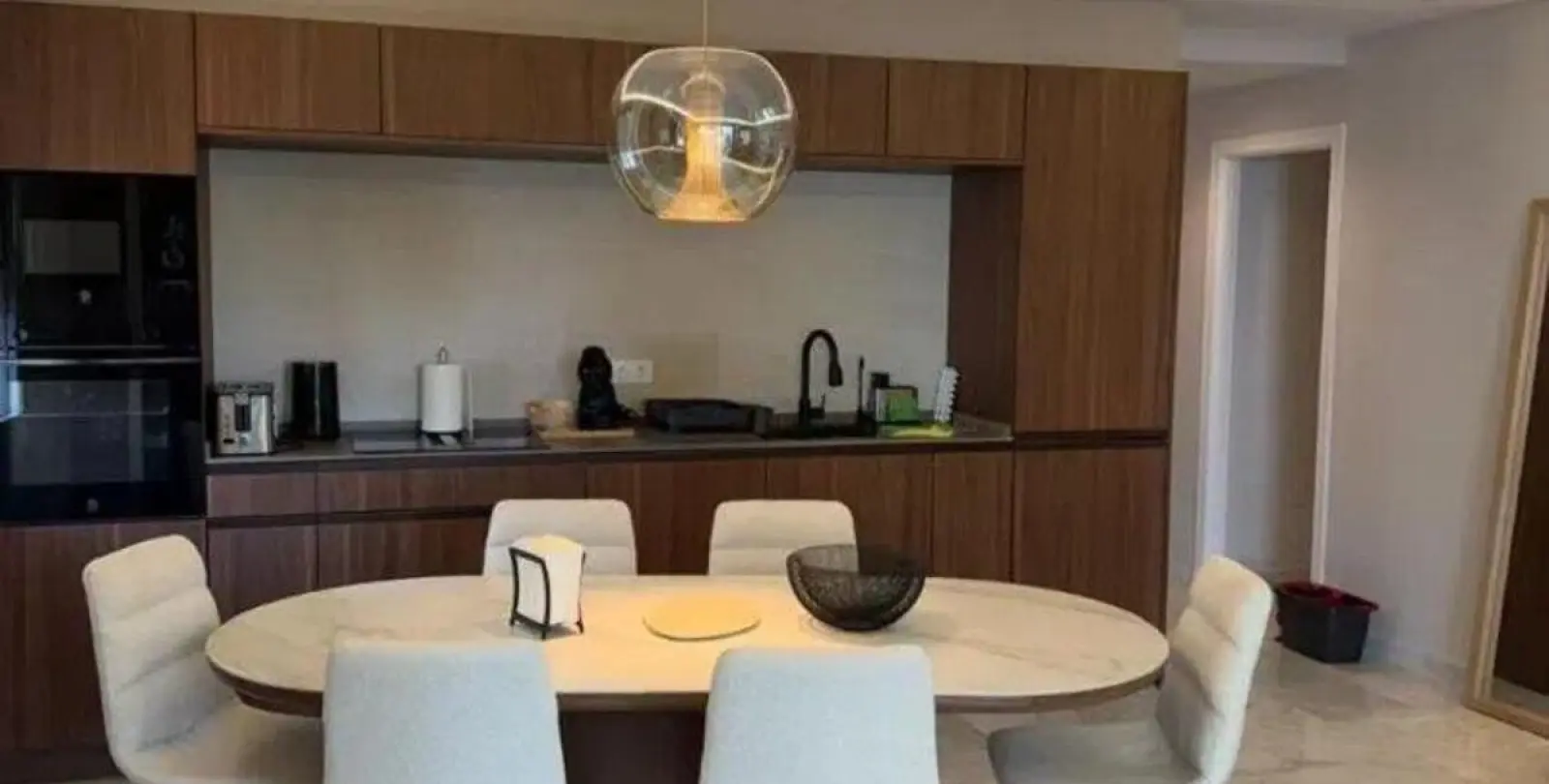 Sale of middle floor apartment in The Golden Mile 3