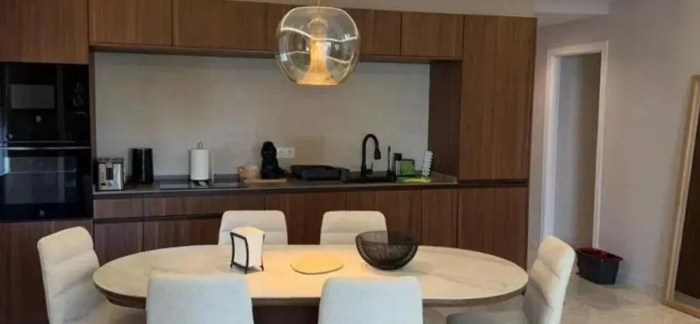 Sale of middle floor apartment in The Golden Mile 2