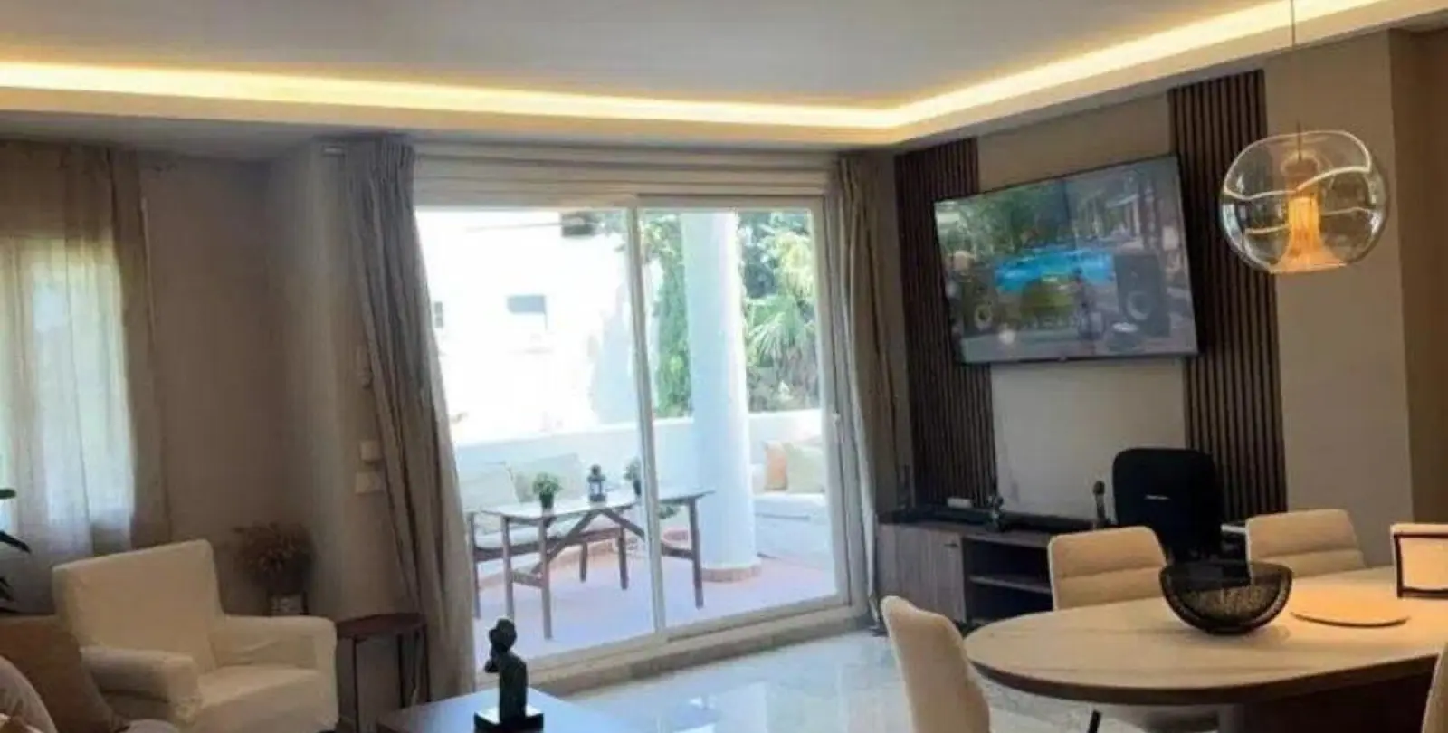 Sale of middle floor apartment in The Golden Mile 4