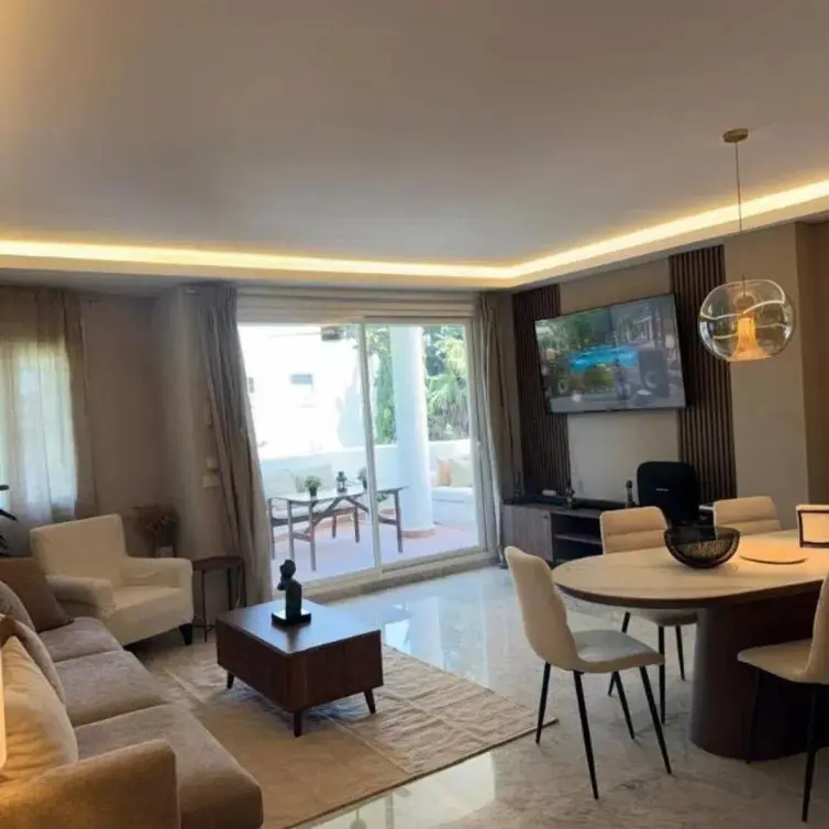 Sale of middle floor apartment in The Golden Mile