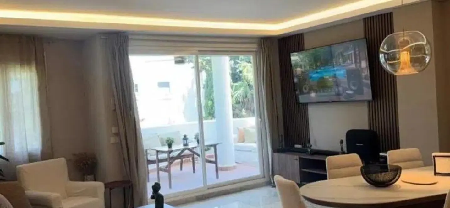 Sale of middle floor apartment in The Golden Mile 3