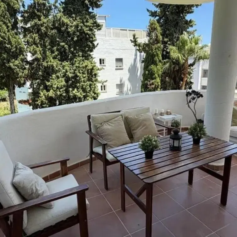 Sale of middle floor apartment in The Golden Mile
