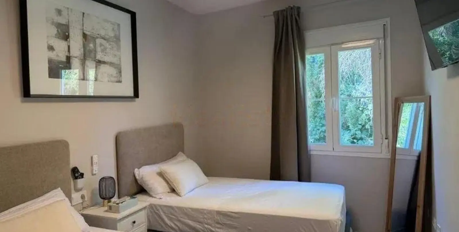 Sale of middle floor apartment in The Golden Mile 11