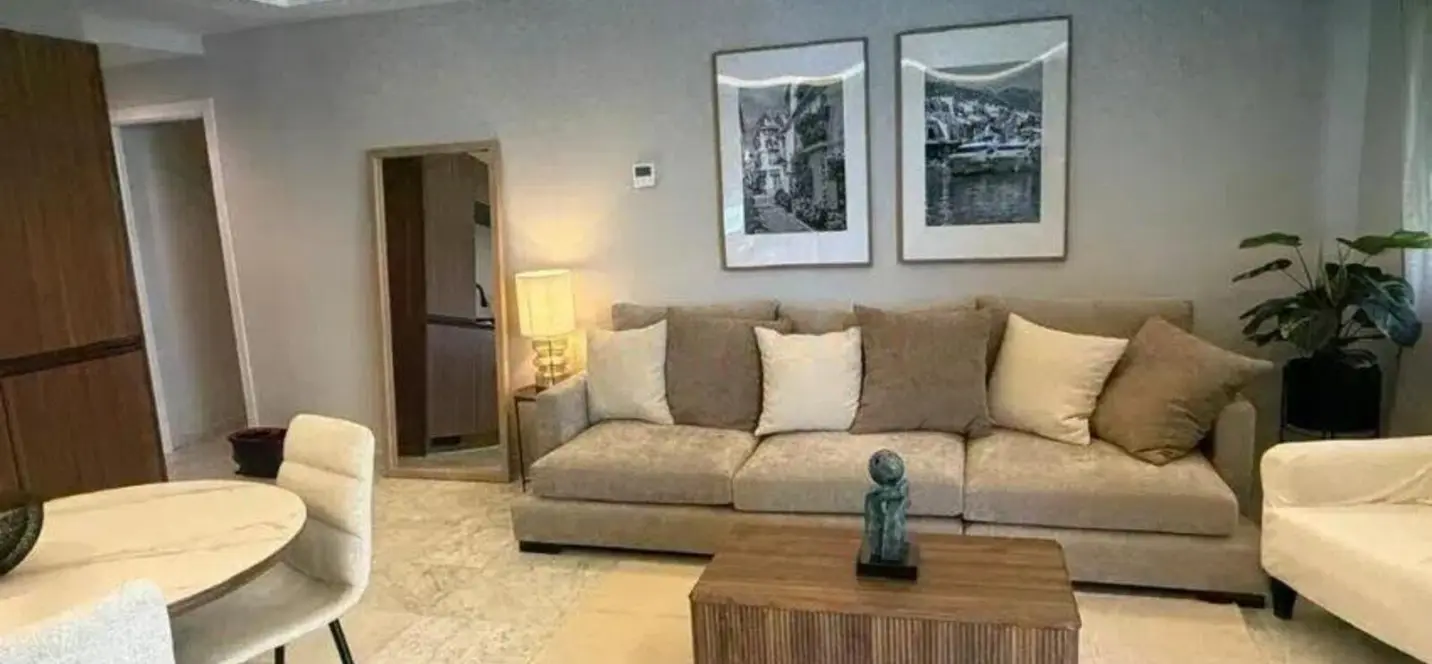 Sale of middle floor apartment in The Golden Mile 1